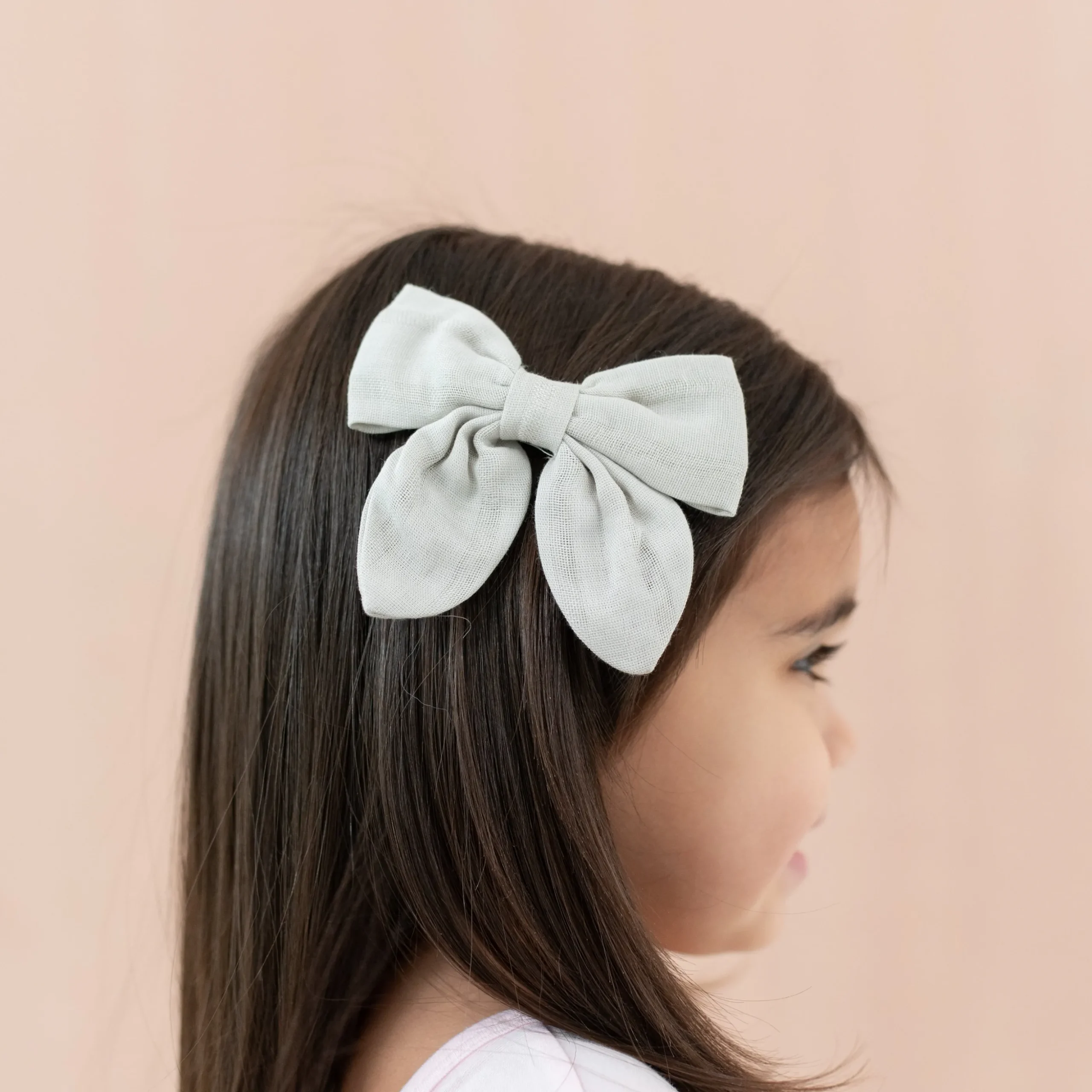 Bamboo Muslin Alligator Clip Bow in Oat