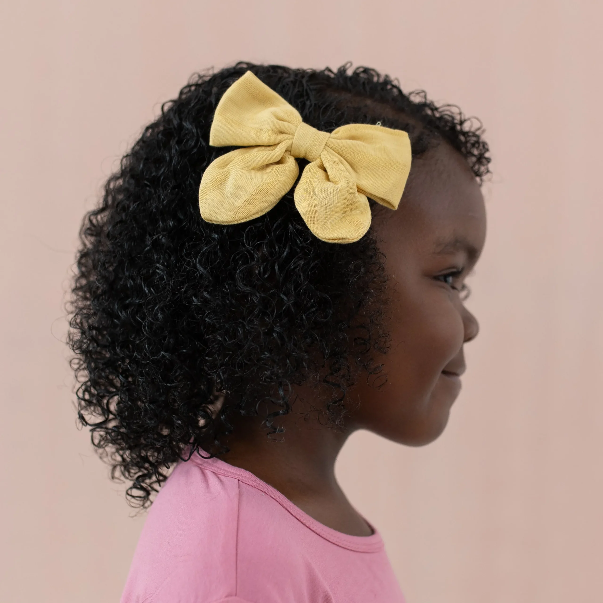Bamboo Muslin Alligator Clip Bow in Sandcastle