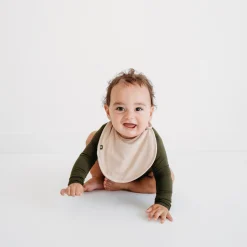 Cushy Bib in Bisque