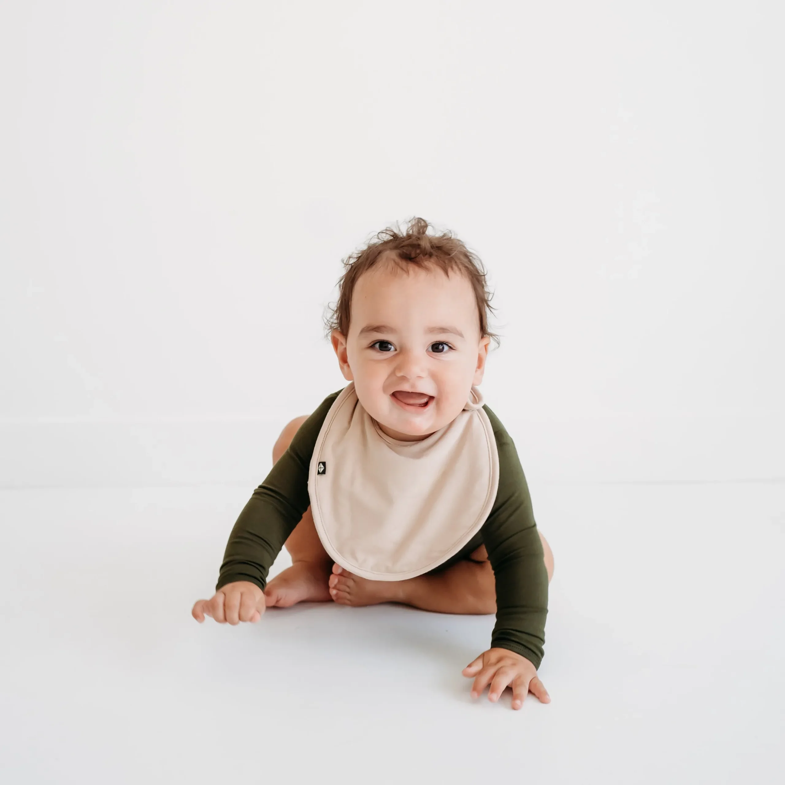 Cushy Bib in Bisque