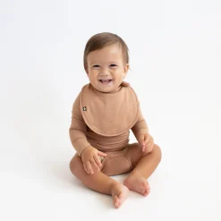Cushy Bib in Latte