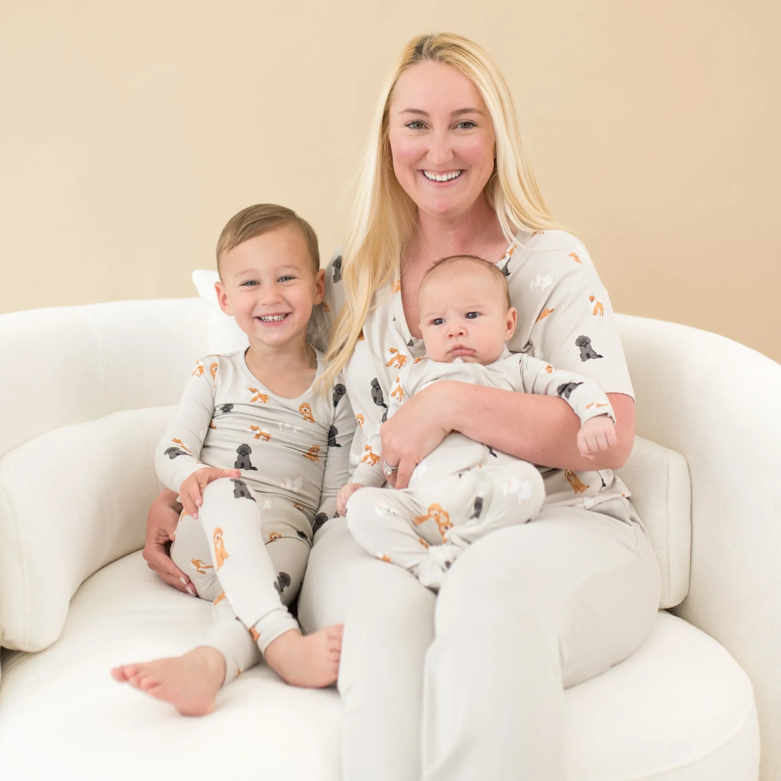 Long Sleeve Pajamas in Fluffy Dog