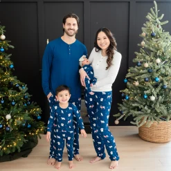 Long Sleeve Pajamas in Frosty Friends
