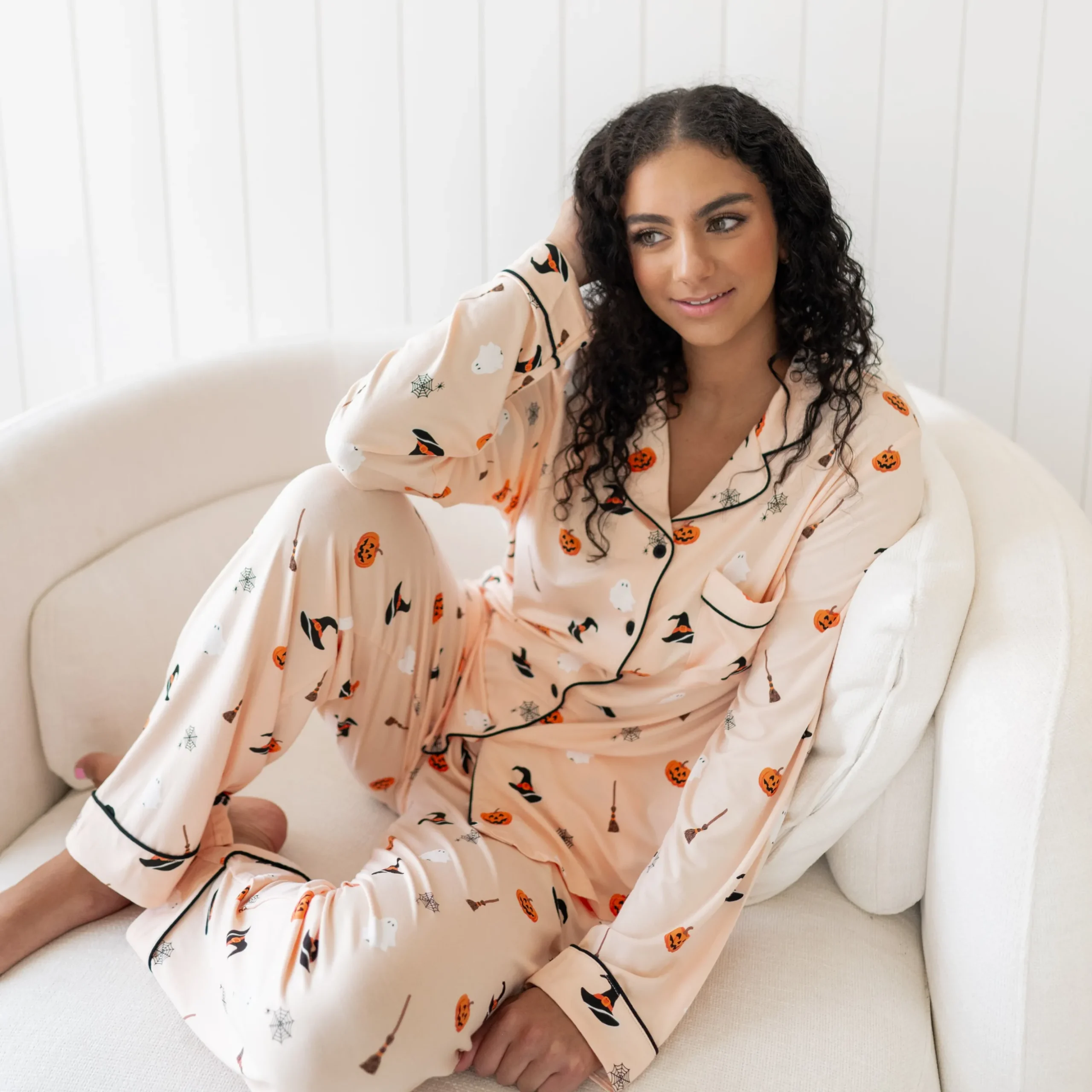 Long-Sleeved Women's Pajama Set in Bewitched