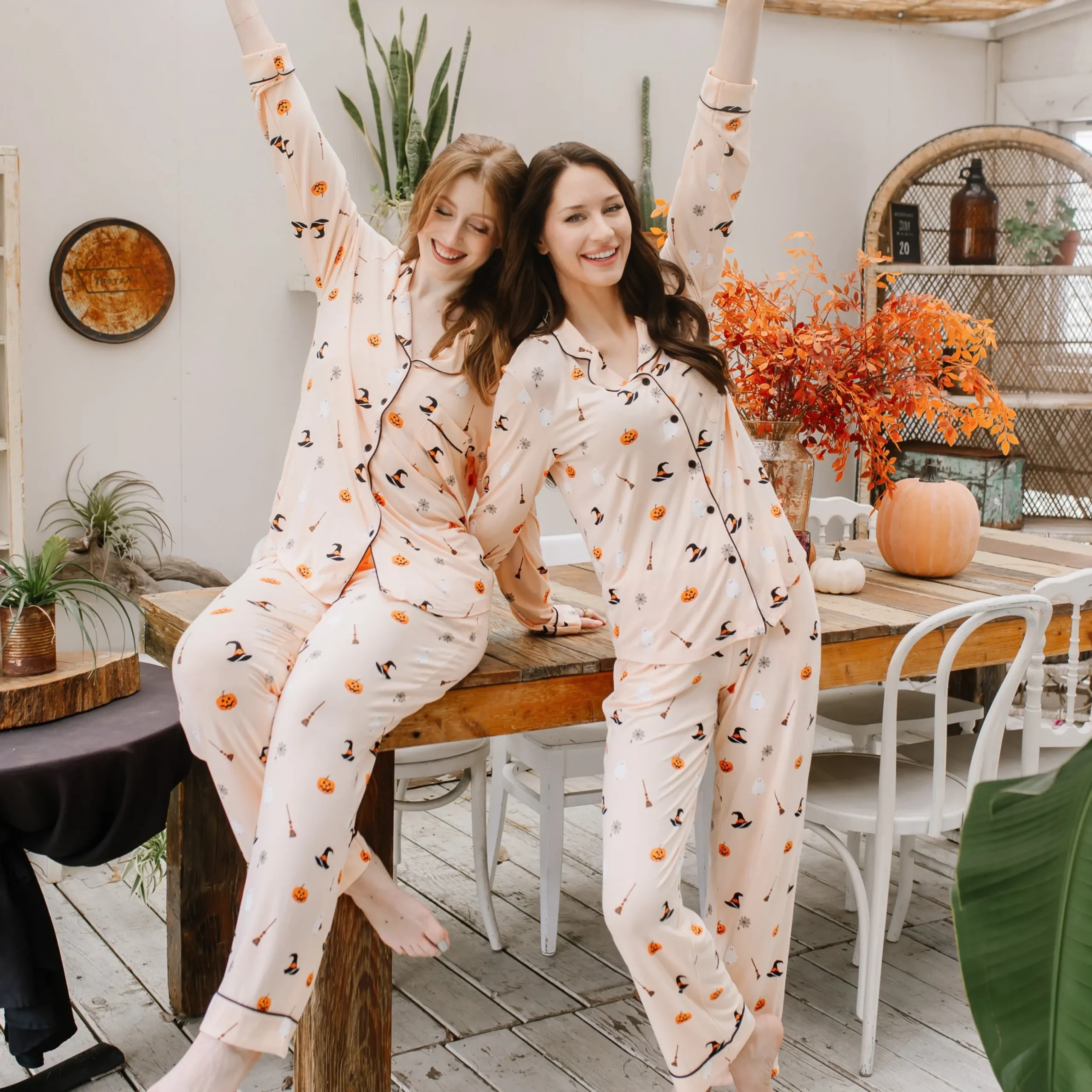Long-Sleeved Women's Pajama Set in Bewitched