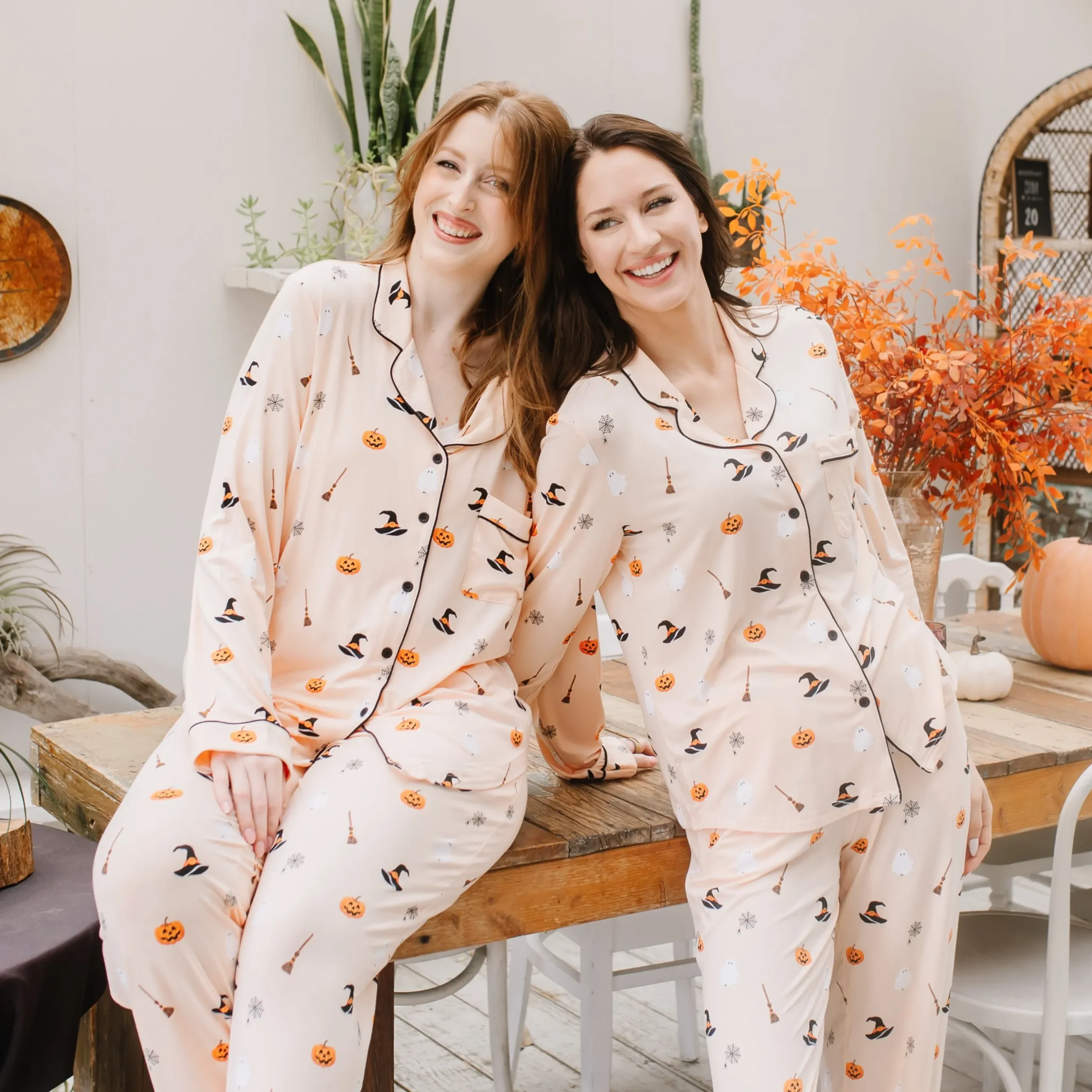 Long-Sleeved Women's Pajama Set in Bewitched