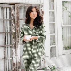 Long-Sleeved Women's Pajama Set in Gingham Fir