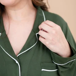 Long-Sleeved Women's Pajama Set in Fir with Cloud Trim