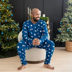 Men's Jogger Set in Frosty Friends