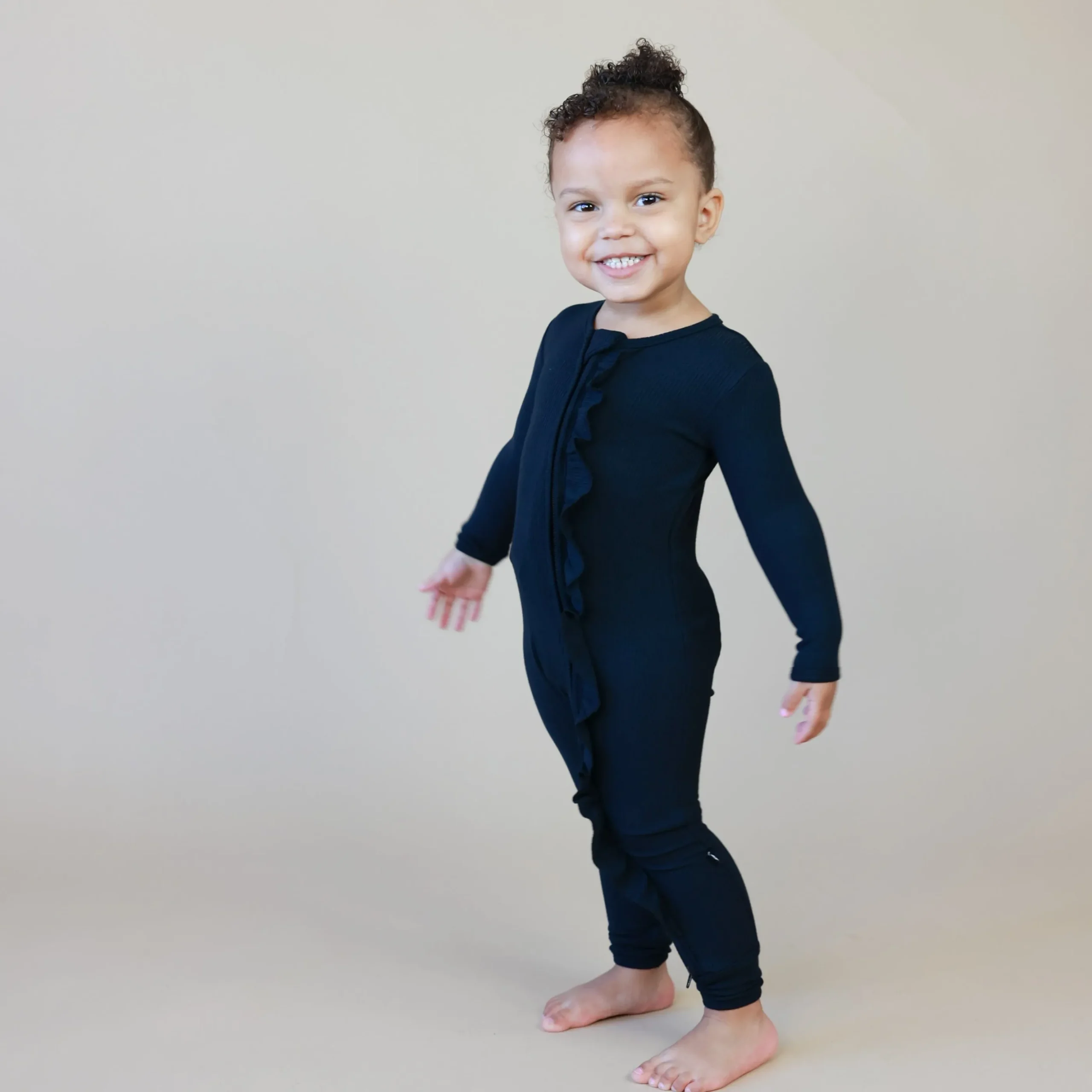 Ribbed Ruffle Zipper Romper in Midnight