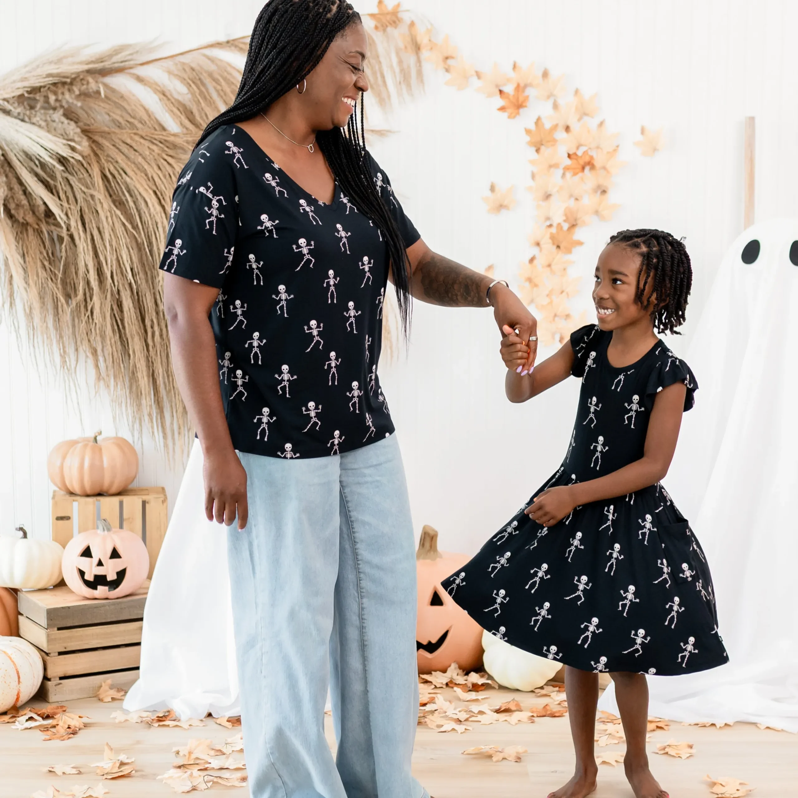 Women's Relaxed Fit V-Neck in Skeleton