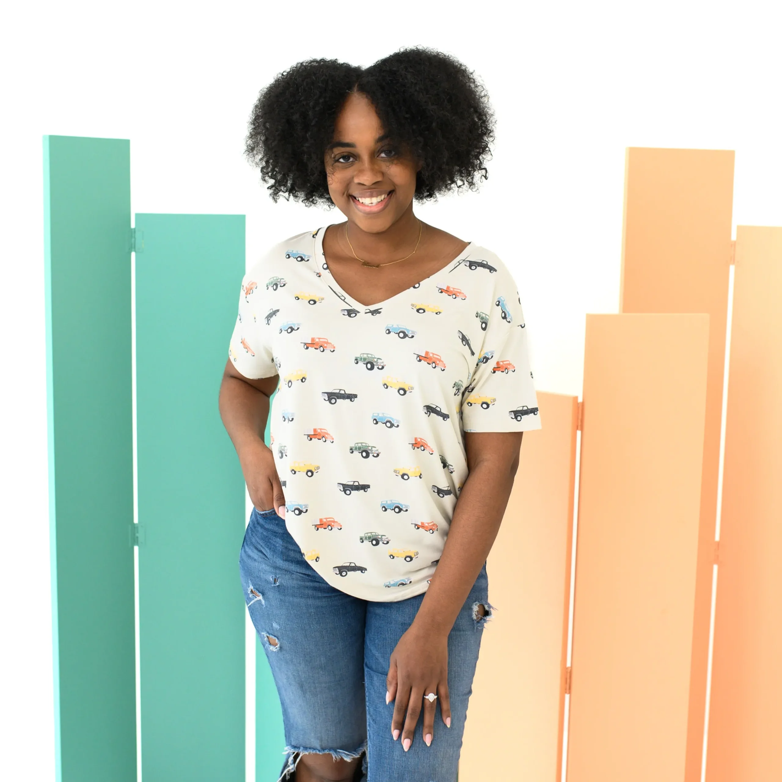 Women’s Relaxed Fit V-Neck in Vintage Truck