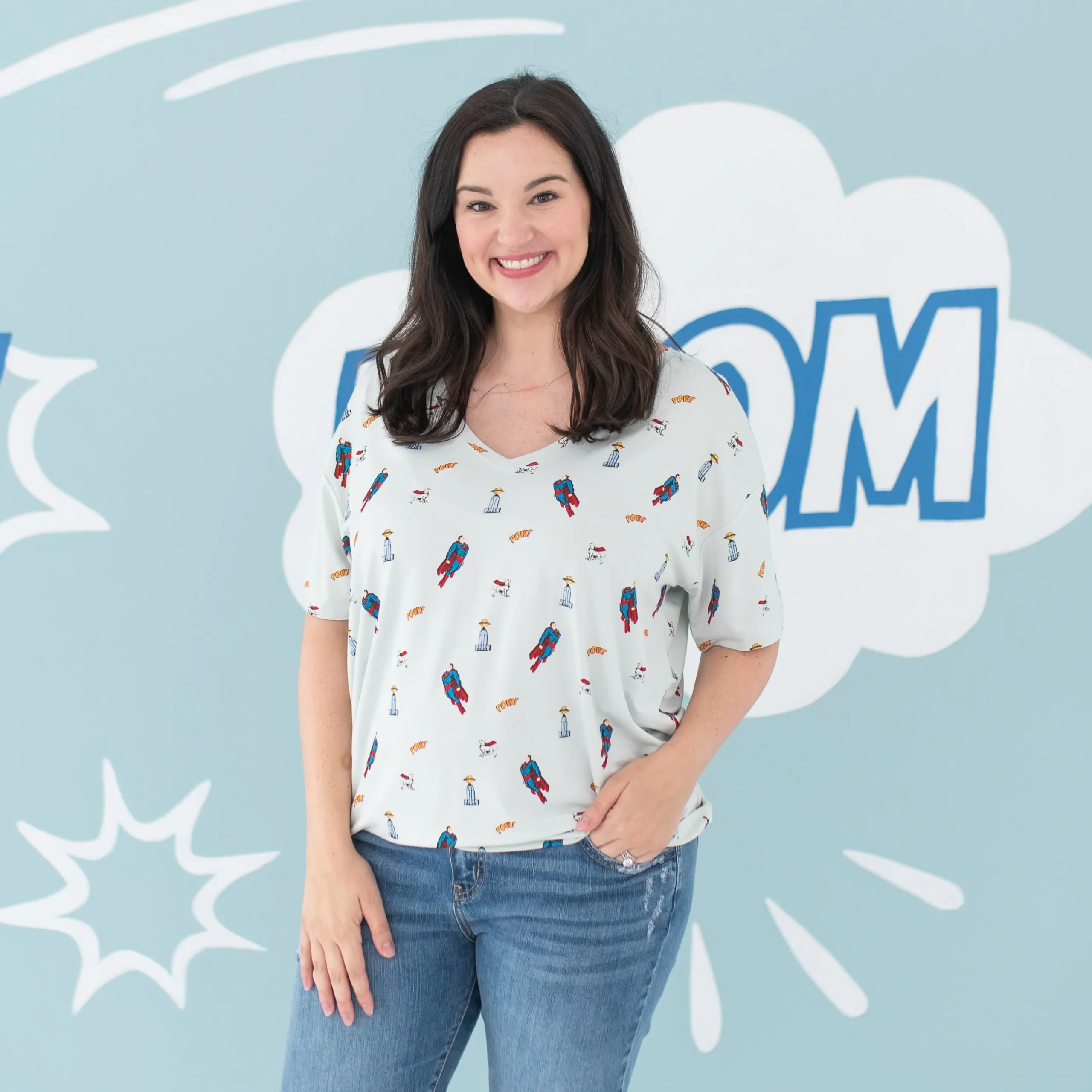 Women's Relaxed Fit V-Neck in Superman™